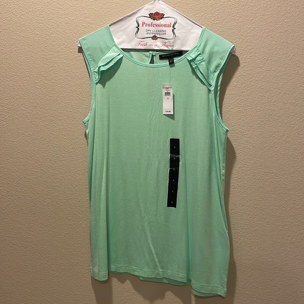 Banana Republic Factory top